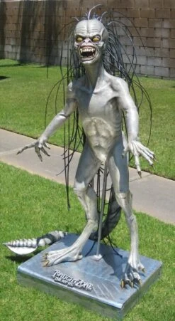 "Twilight Zone - Gremlin" Movie Replica Professional Halloween Prop