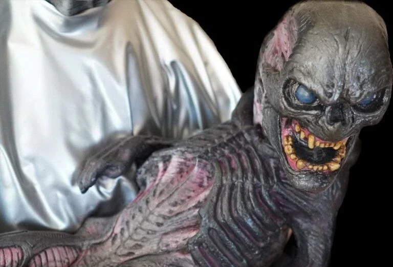 The Horror Dome Store 14 The Horror Dome Store -The Horror Dome Store alien xenomorph puppet hd studios halloween prop 14920540389424 768x570 1 e1757325837898